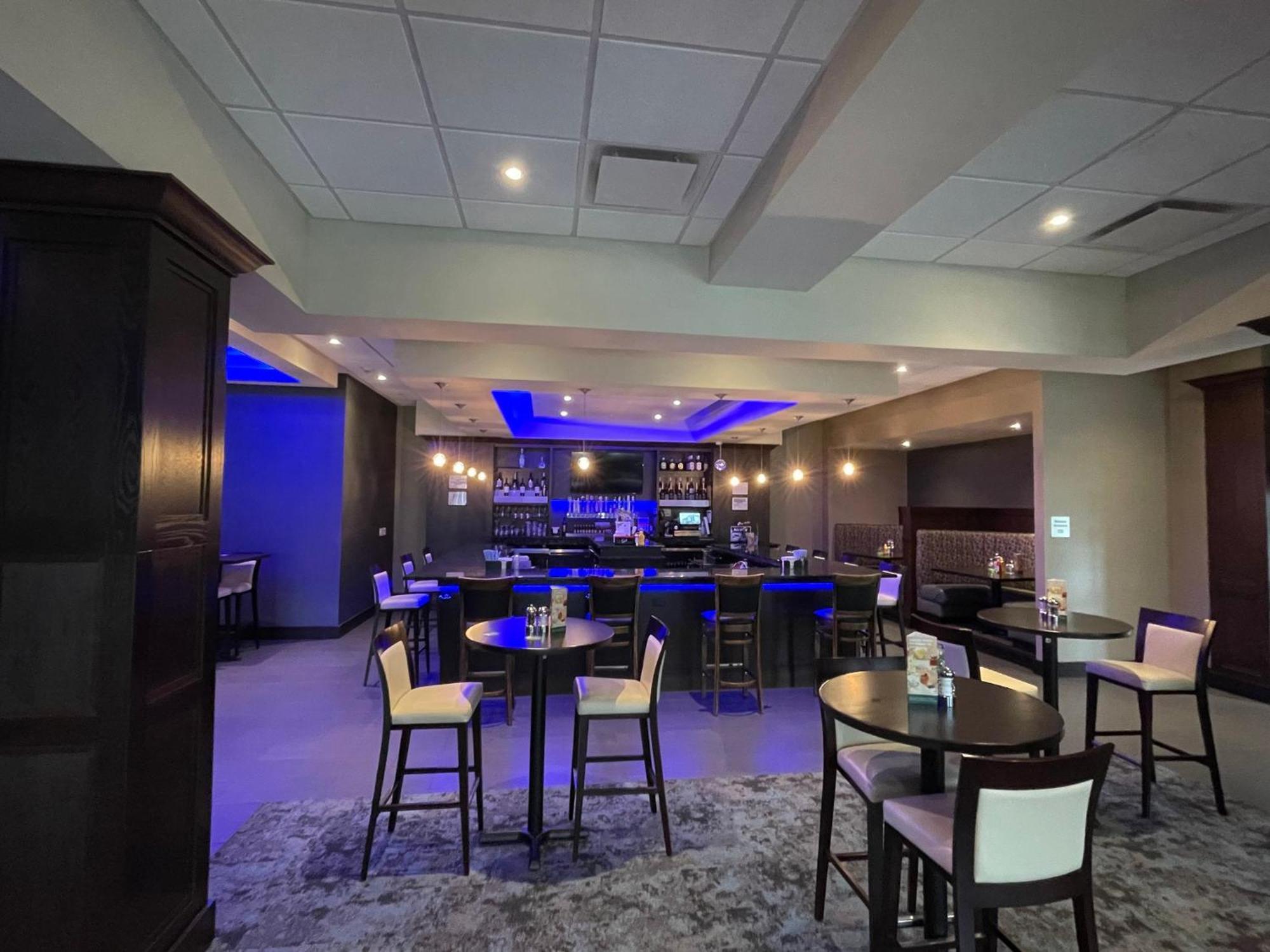Holiday Inn & Suites - Farmington Hills - Detroit Nw By Ihg Bagian luar foto