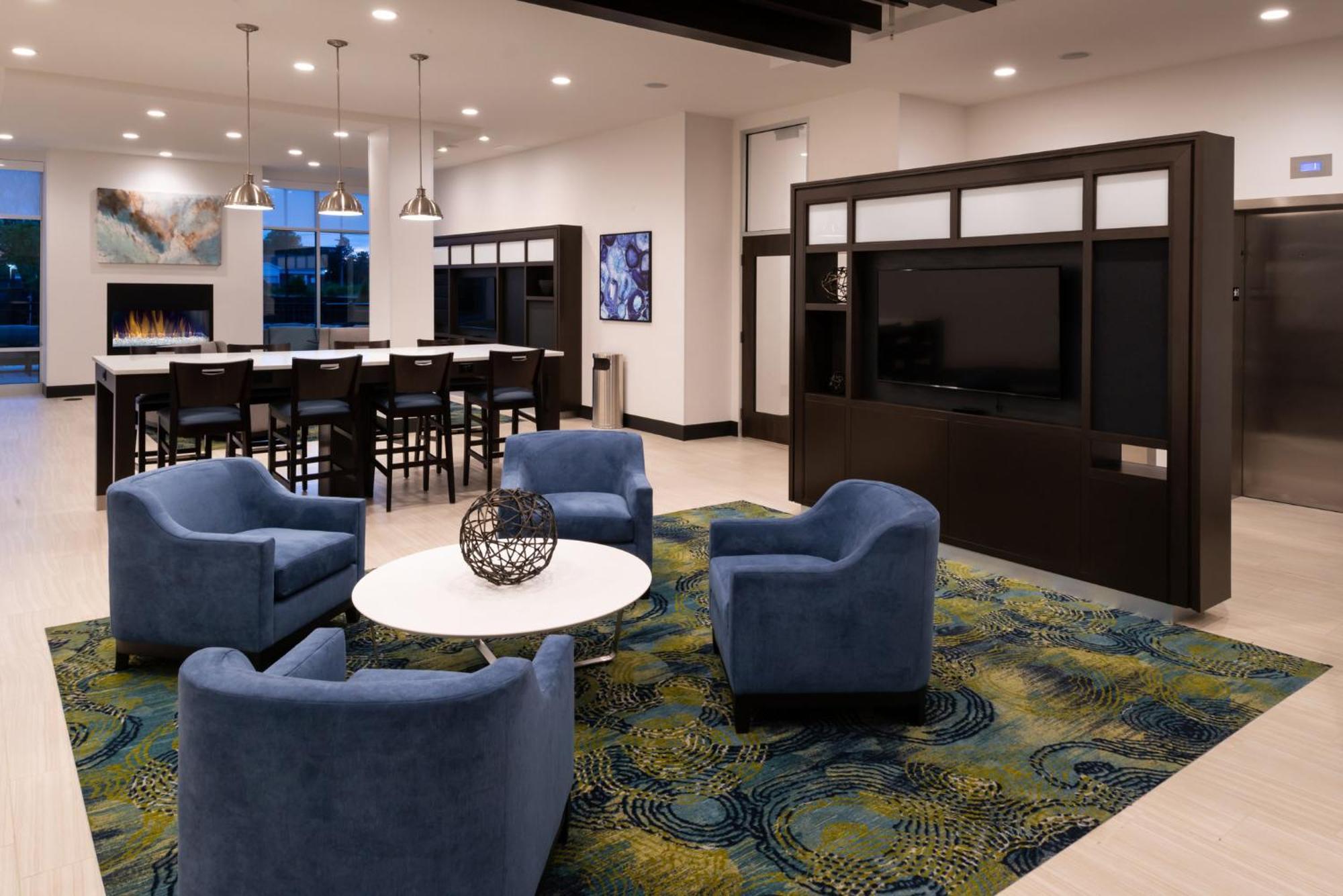 Holiday Inn & Suites - Farmington Hills - Detroit Nw By Ihg Bagian luar foto