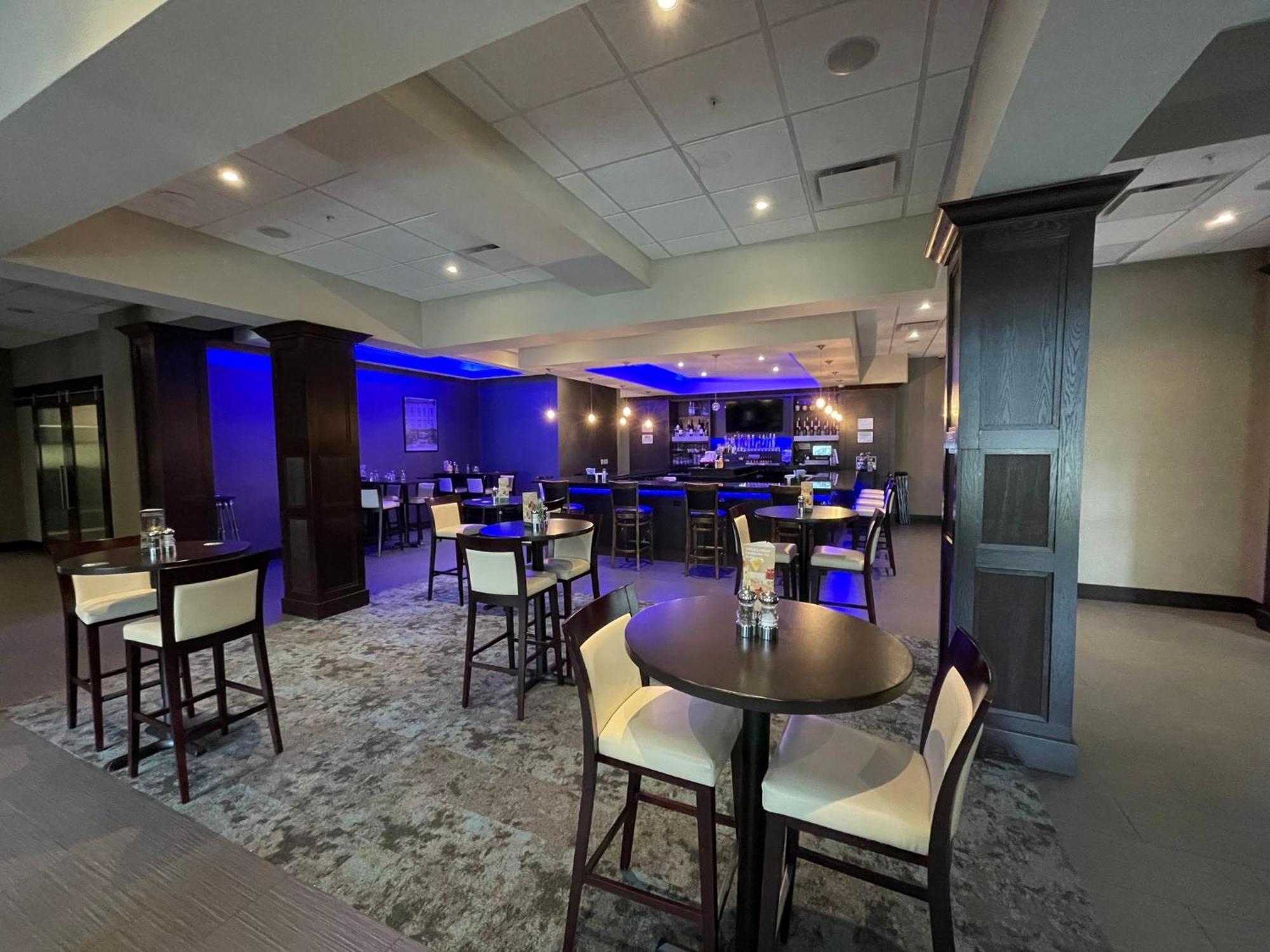 Holiday Inn & Suites - Farmington Hills - Detroit Nw By Ihg Bagian luar foto