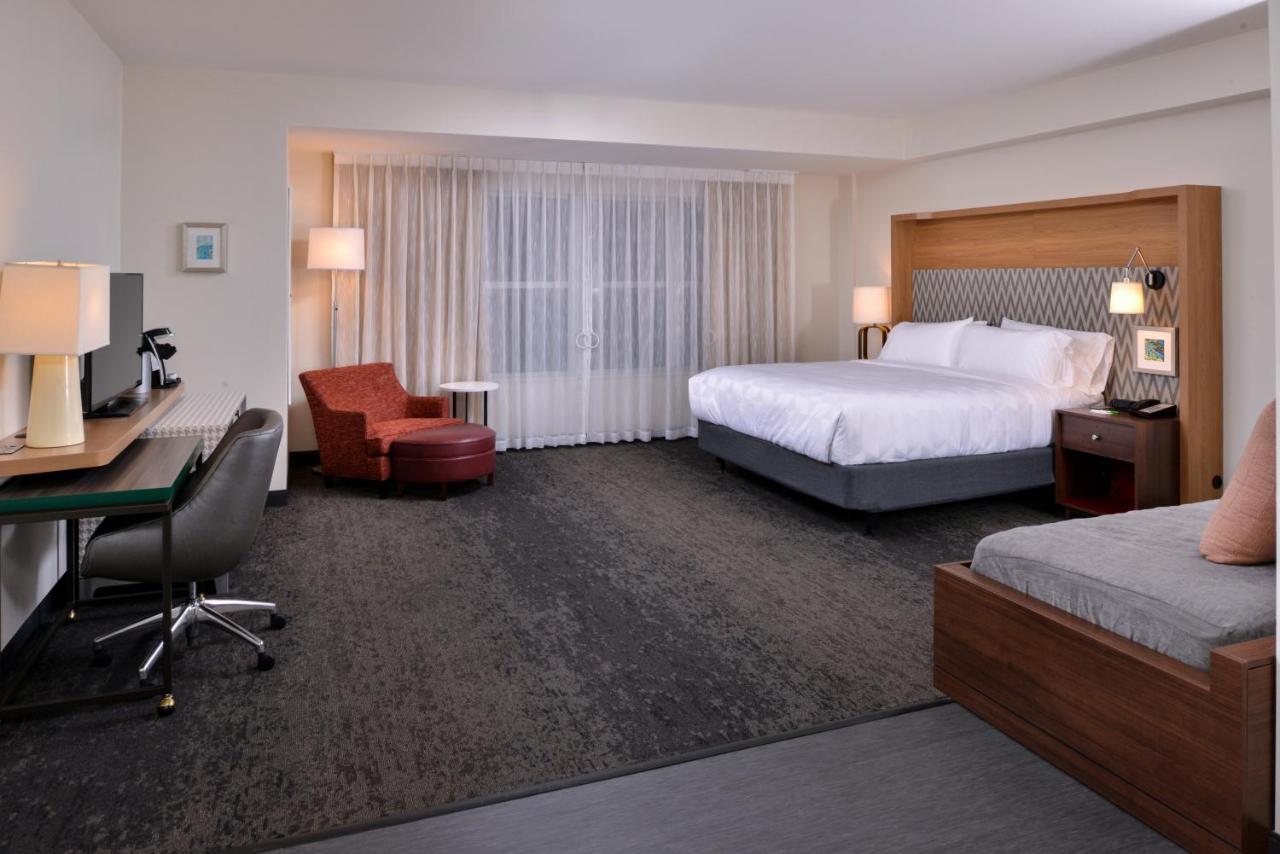 Holiday Inn & Suites - Farmington Hills - Detroit Nw By Ihg Bagian luar foto